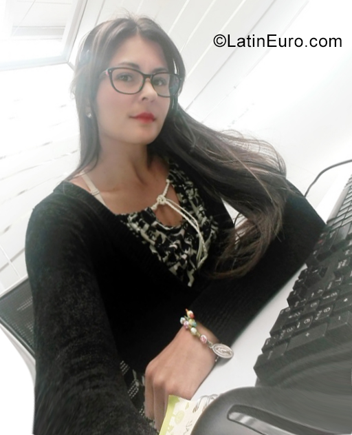 Date this foxy Colombia girl Samanta from b CO25700