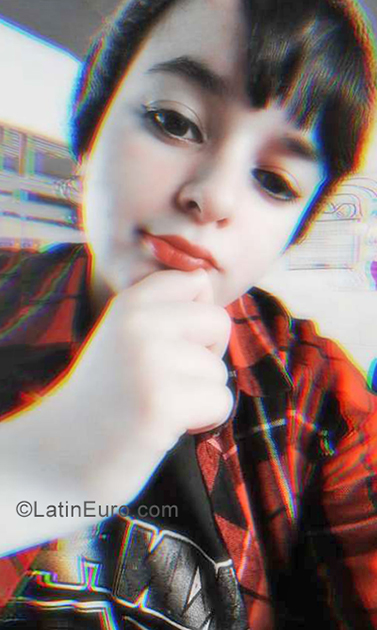 Date this athletic Argentina girl Alma from Buenos Aires AR205