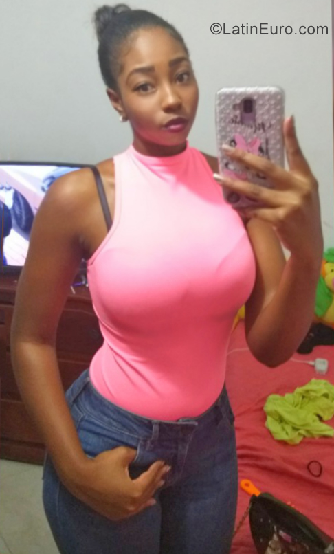 Date this pretty Colombia girl Gloria Estefany from Medellin CO25754