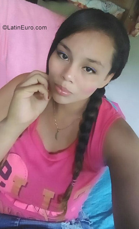 Date this foxy Colombia girl Lina from Ibaque CO25756