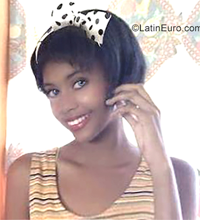 Date this stunning Venezuela girl Yemlin from Caracas VE2540