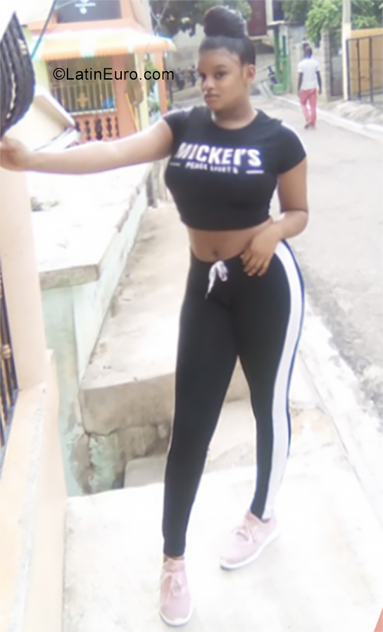 Date this hot Dominican Republic girl Crismary from Puerto Plata DO35479