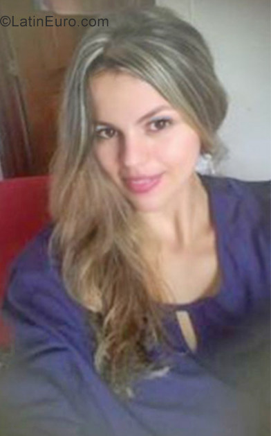 Date this tall Colombia girl Andrea from Barranquilla CO25796