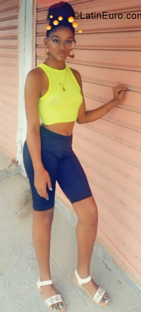 Date this lovely Dominican Republic girl Shary from Santo Domingo DO35506