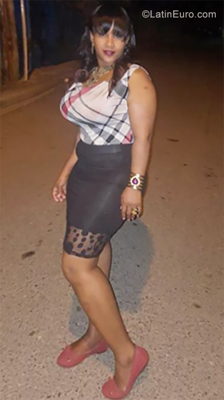 Date this pretty Dominican Republic girl Yohanny from Santo Domingo DO35522