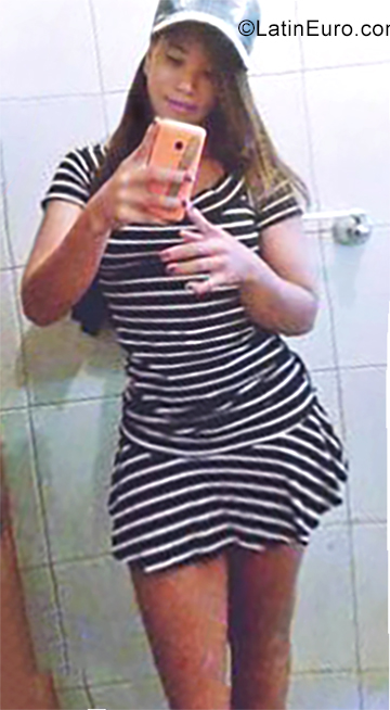 Date this athletic Brazil girl Ana from Betim BR10878