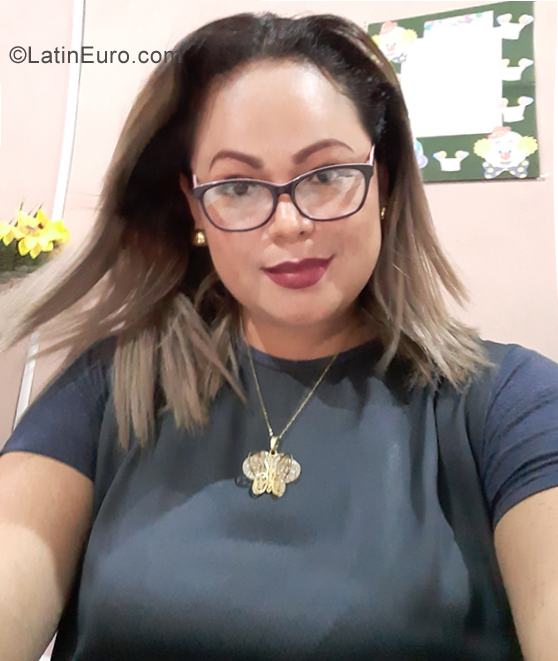 Date this delightful El Salvador girl Roxana from San Salvador SV98