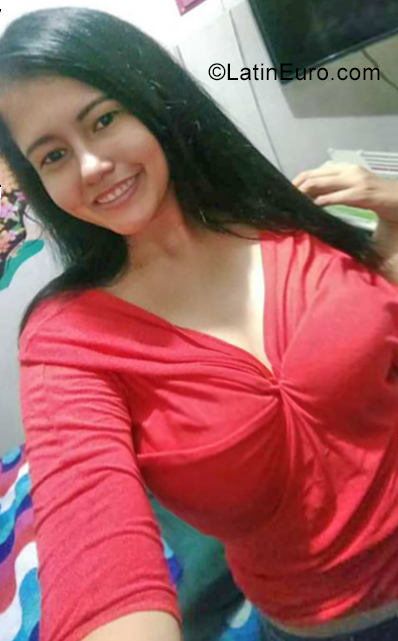 Date this charming Colombia girl Lucia from Cartagena CO25832