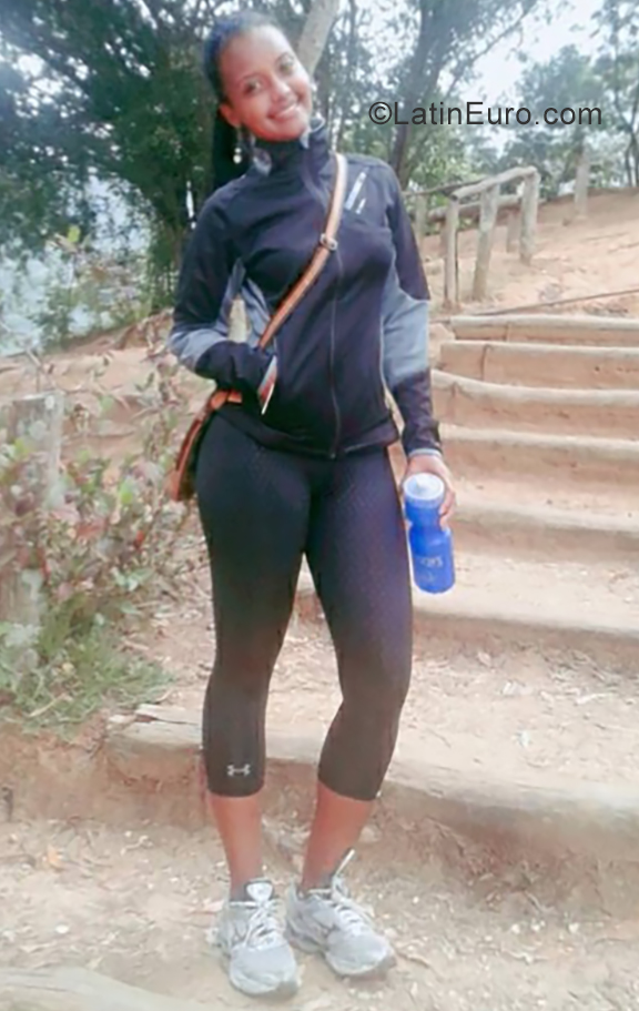 Date this nice looking Colombia girl Yadi from Bogota CO25840