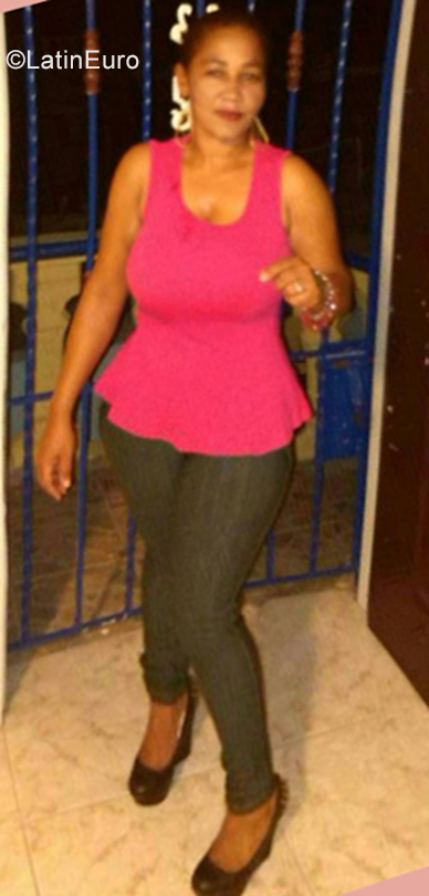 Date this lovely Dominican Republic girl YOSELYN from Santo Domingo DO35586