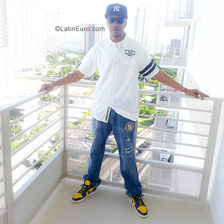 Date this voluptuous United States man MellowBee from Pompano Beach US20189