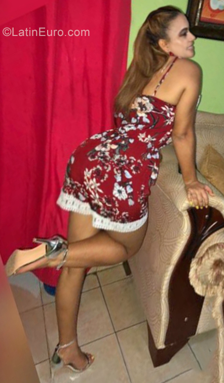 Date this charming Dominican Republic girl Diosia from San Cristobal DO35594