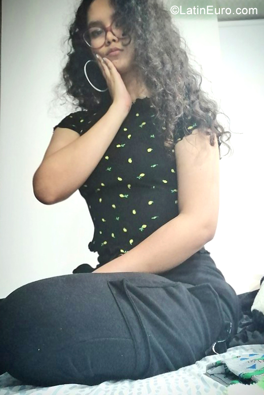 Date this funny Colombia girl Melani from Medellin CO25850