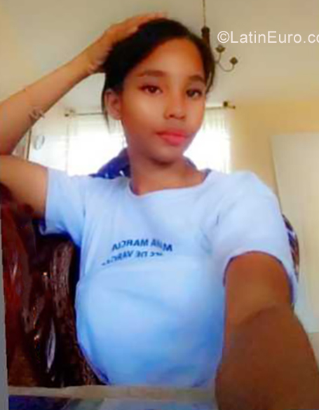 Date this passionate Dominican Republic girl Gelnelyis from Santo Domingo Este DO35629