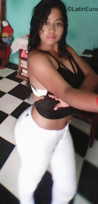 Date this athletic Colombia girl Fernanda from Cali CO25867