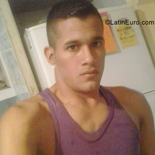Date this foxy Venezuela man William from Barcelona VE2592
