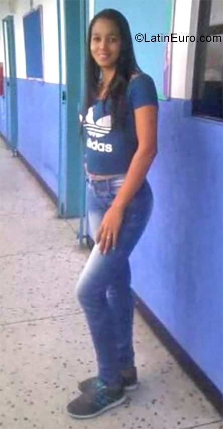 Date this attractive Venezuela girl Franyolith from Barquisimeto VE2594