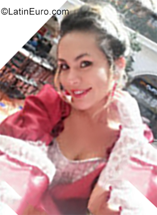 Date this happy Ecuador girl Alondra from Quito EC358