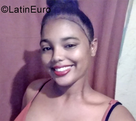 Date this nice looking Dominican Republic girl Erika from San Francisco de Marcoris DO35693