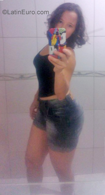 Date this attractive Brazil girl ALEXIA from Campos Dos Goytacazes BR10899