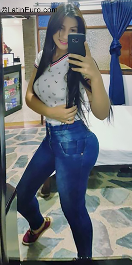 Date this nice looking Colombia girl Kelly from Cucuta CO25892