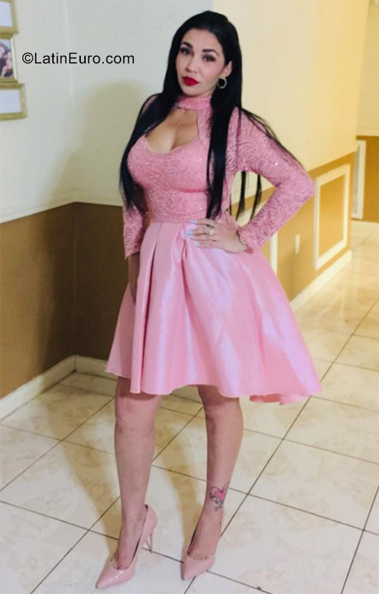 Date this delightful Cuba girl Mina from Havana and Houston TX CU569