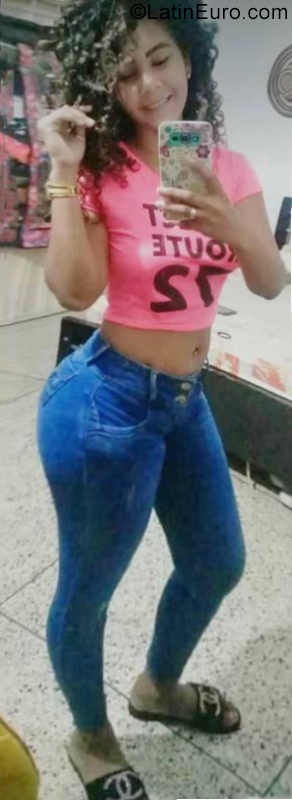 Date this gorgeous Venezuela girl Roxana from Valencia VE2613