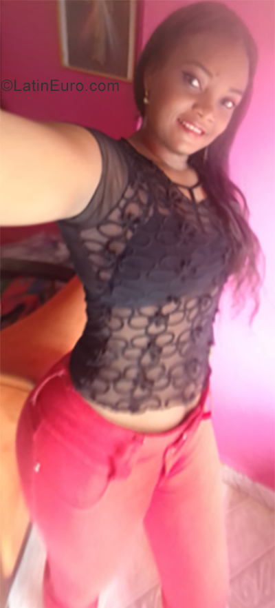 Date this exotic Colombia girl Yuly from Buenaventura CO25908