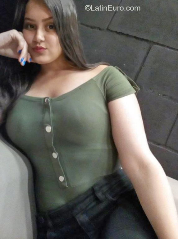 Date this exotic Colombia girl Kathy from Bogota CO25917