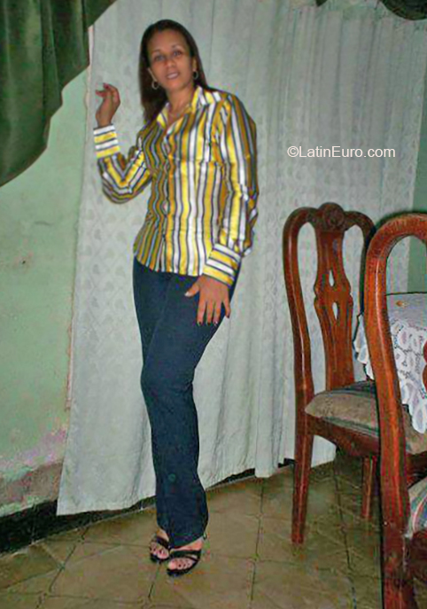 Date this charming Colombia girl Ruby from Barranquilla CO25921