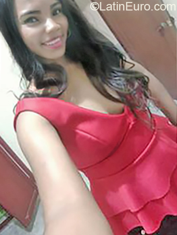 Date this young Colombia girl Katerine from Cali CO25929