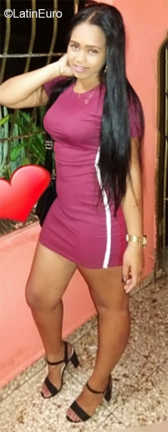 Date this sensual Dominican Republic girl Winifer from Santo Domingo DO35763