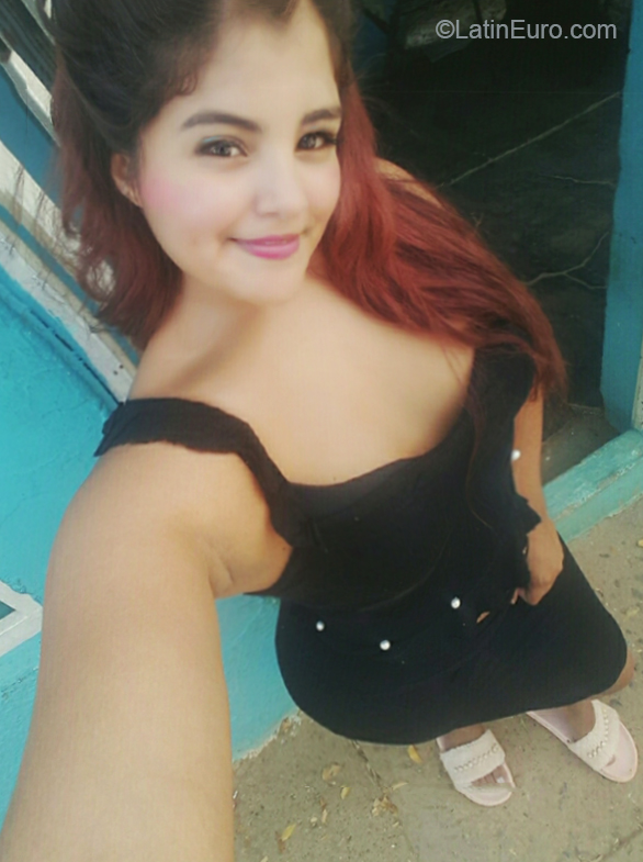 Date this georgeous Venezuela girl Andrea from Falcon VE2642