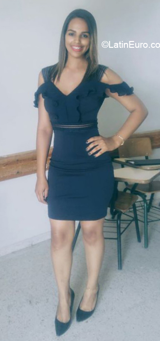 Date this beautiful Dominican Republic girl Coral from San Francisco De Macoris DO35768