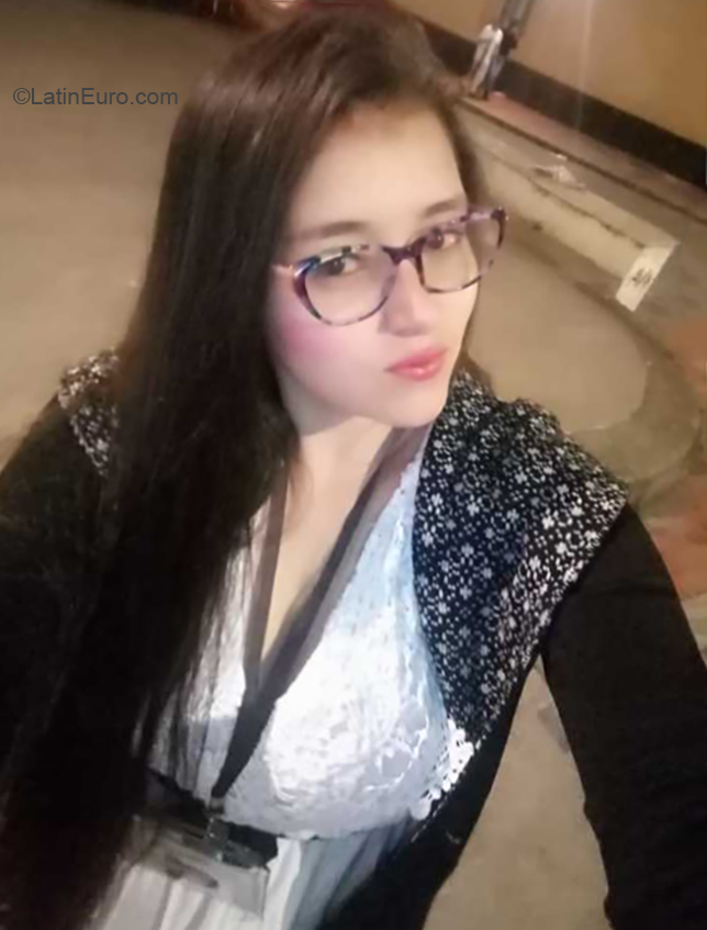 Date this beautiful Colombia girl Linda from Bogota CO25935