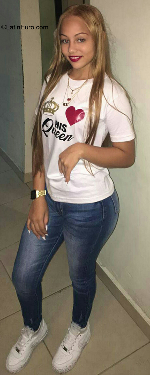 Date this delightful Dominican Republic girl Andrea from Santo Domingo DO35812