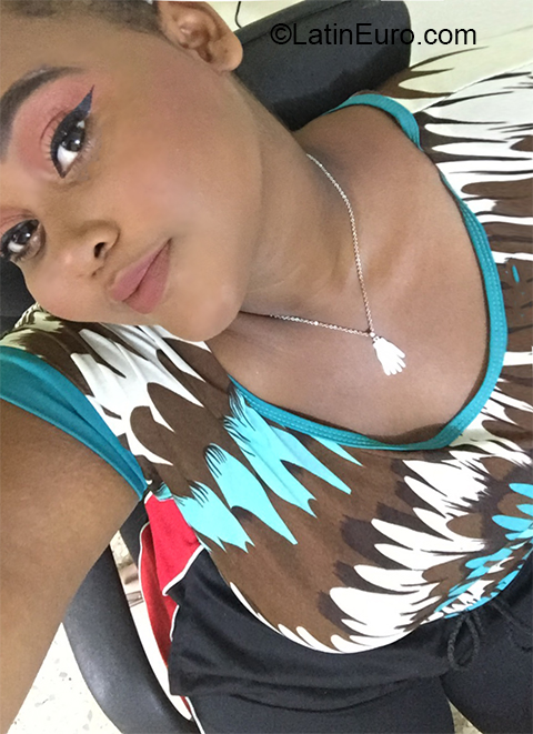 Date this stunning Dominican Republic girl Esmeralda from Santo Domingo DO35871