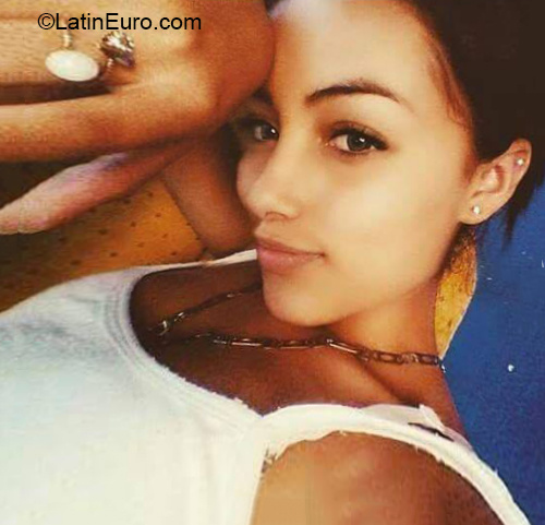 Date this beautiful Colombia girl Lorena from Pereira CO25982