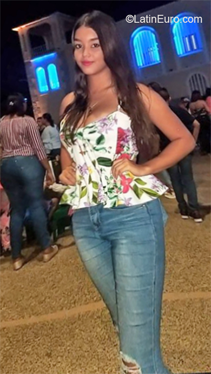 Date this lovely Colombia girl Marcela from Barranquilla CO25985