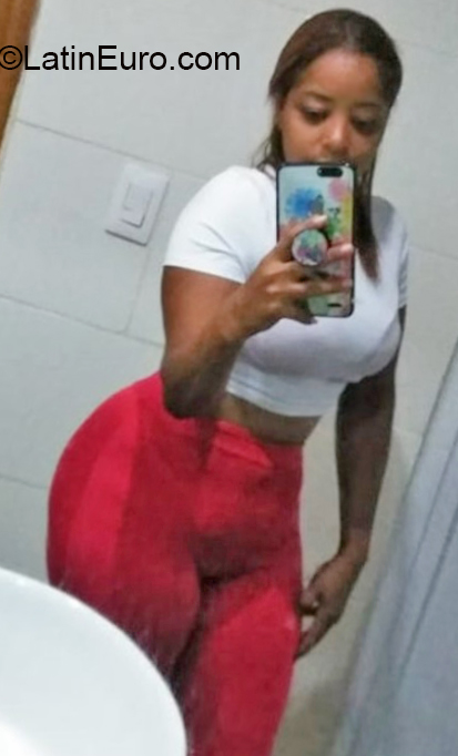 Date this delightful Dominican Republic girl Leonela from Santiago DO35978