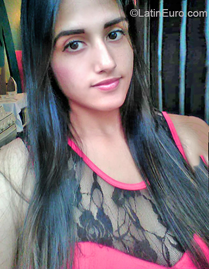 Date this tall Venezuela girl Grey from Barinas VE2691