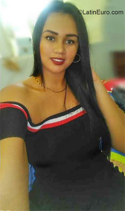 Date this beautiful Colombia girl Angie from cali CO26057