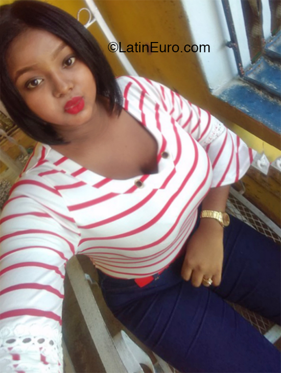 Date this charming Dominican Republic girl Mariel from Santo Domingo DO36082