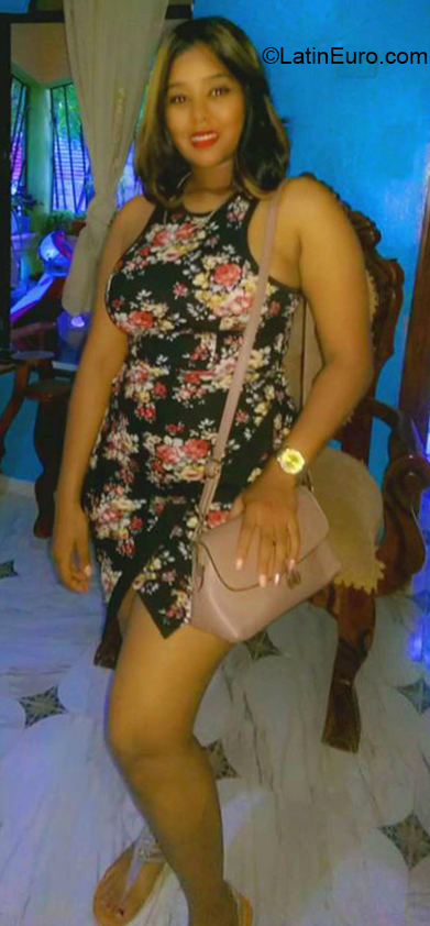 Date this stunning Dominican Republic girl Coralie from Santo Domingo DO36097