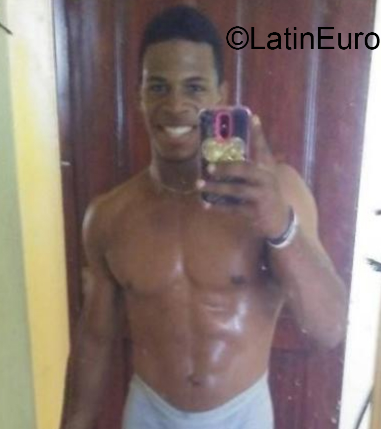 Date this gorgeous Dominican Republic man Juan from Santo Domingo DO36131