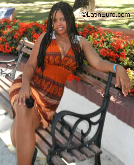 Date this stunning Dominican Republic girl Yoli from Santo Domingo DO36136