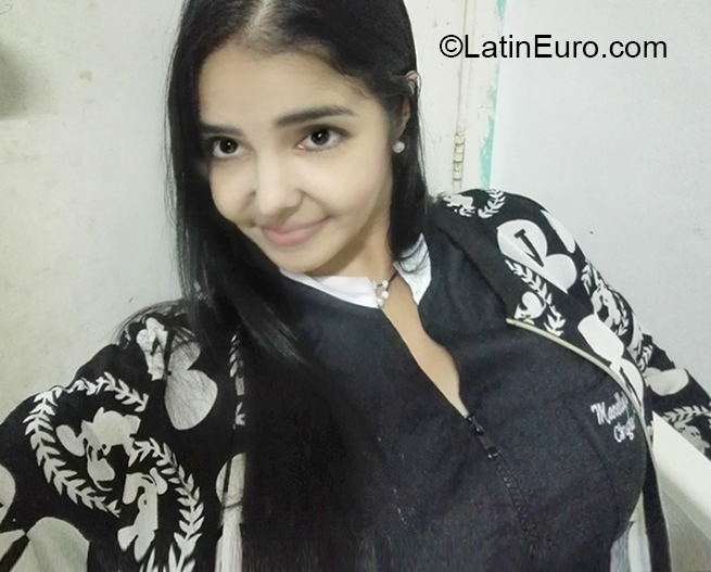 Date this fun Venezuela girl Mare from Caracas VE2718