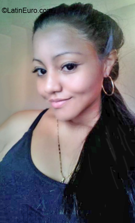 Date this passionate Venezuela girl Alejandra from Caracas VE2720