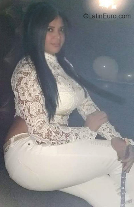 Date this voluptuous Dominican Republic girl Lus from Santiago DO36178