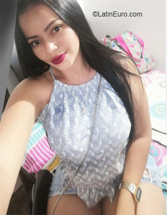 Date this charming Colombia girl Yasmin from Medellin CO26126